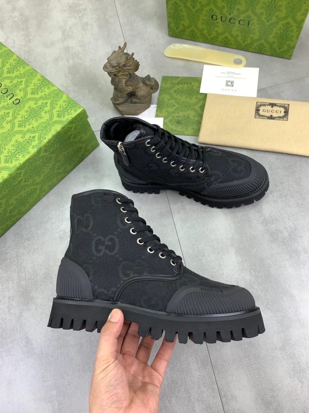 Men's Men's Shoes 💰P500 💰【New Style】 Gucci lazy slip-on couple 🧑‍🤝‍🧑 style high-top leather shoes hot selection (Gucci GUCCI) official website latest Gucci lazy 🎁 leather shoes, hot style 💥 style is simple and elegant, exclusive for trendy men. Unique official website latest brand original double G pressure Floral elements👑Original Gucci decoration, fashionable and elegant, the fabric is original calfskin with double G denim✅fully imported soft sheepskin lining, the official website specifies wear-resistant lightweight foam business outsole, the classic model is taken in real life🎬Number of yards: 36-46 Various colors available